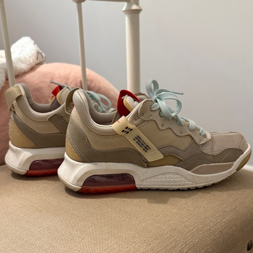 Nike Beige and Red Men's Shoes